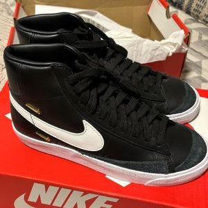 NEW NIKE WMNS COURT VISION MID